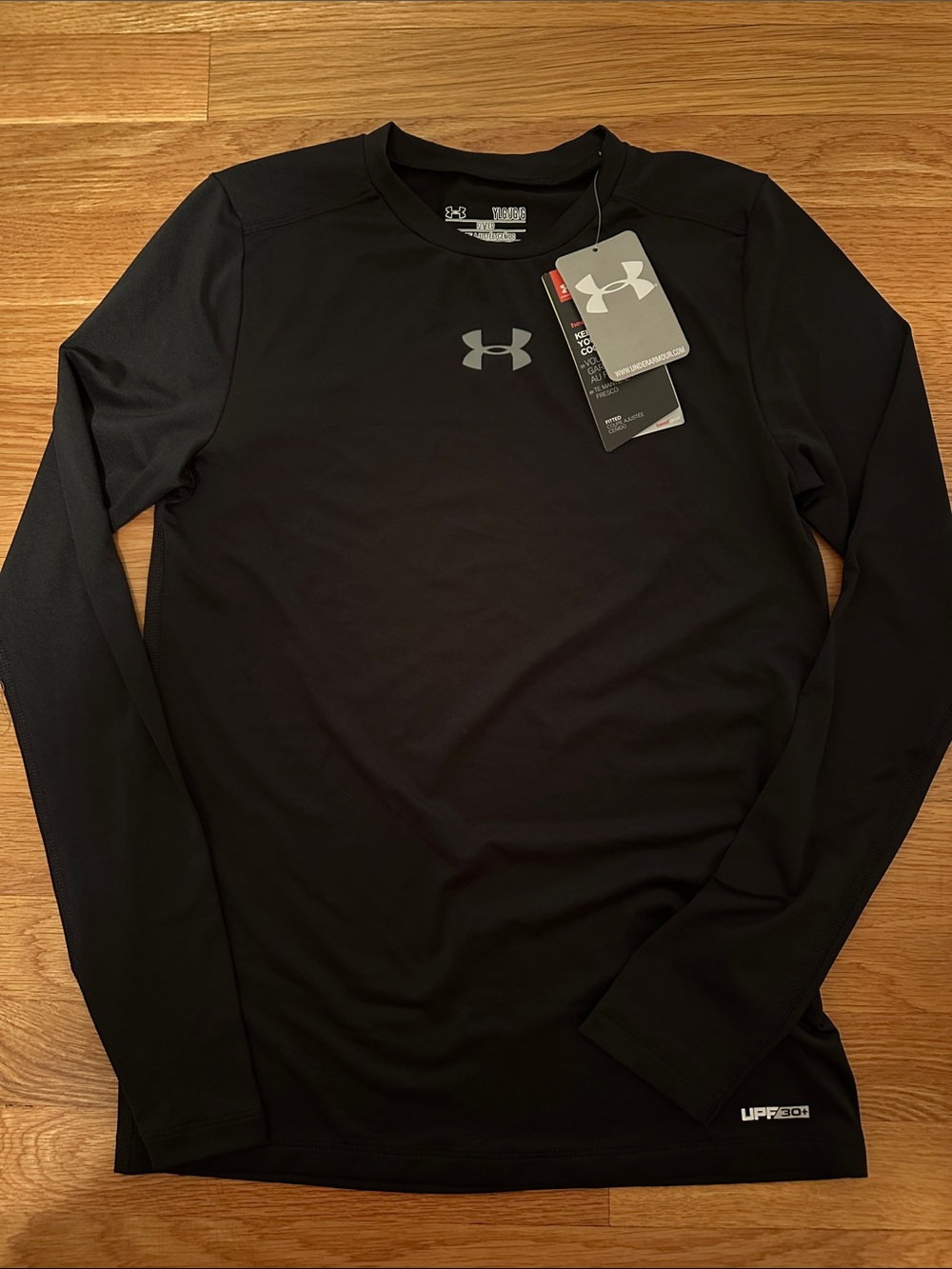 Kids Under Armour heat gear Black Long-Sleeve Perform. NWT Tee w/Reflective Logo